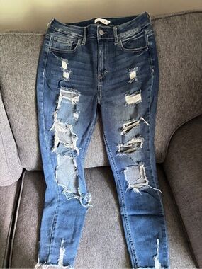 Low mid-Rise Distressed Blue Jeans